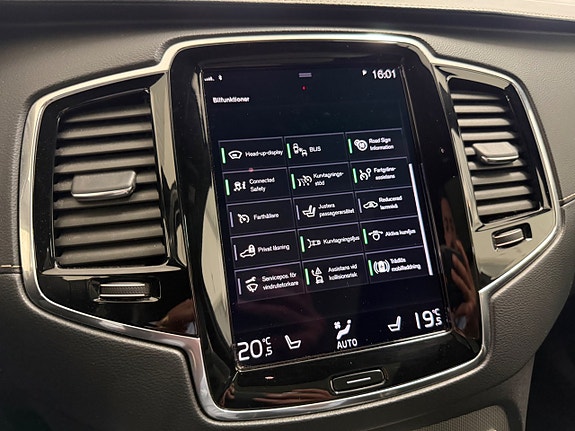 Volvo XC90 30 of 30