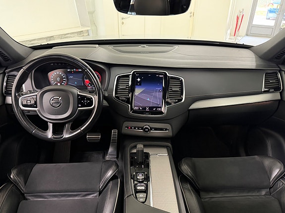 Volvo XC90 14 of 30