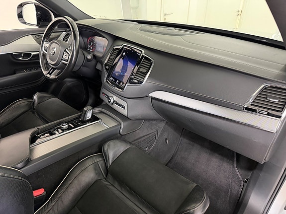 Volvo XC90 13 of 30