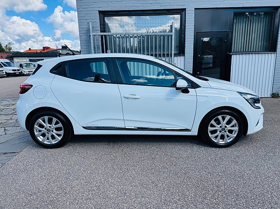 Renault Clio 10 of 25