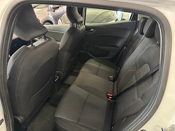 Renault Clio 19 of 25