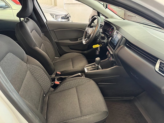 Renault Clio 17 of 25