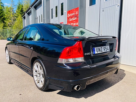 Volvo S60 2 of 9