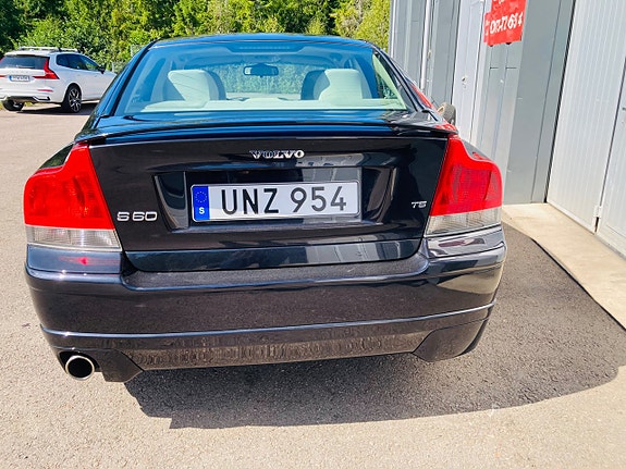 Volvo S60 3 of 9