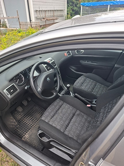 Peugeot 307 2 of 10