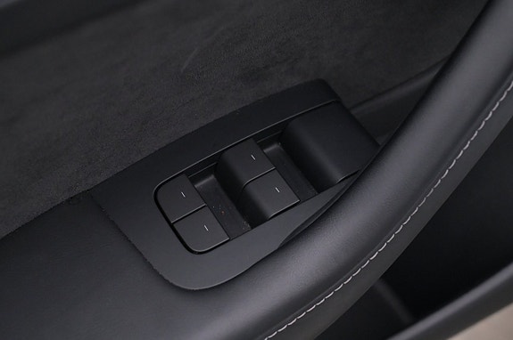 Tesla Model 3 8 of 27