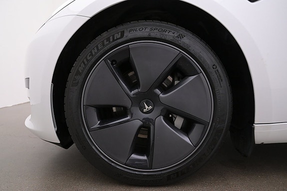 Tesla Model 3 27 of 27