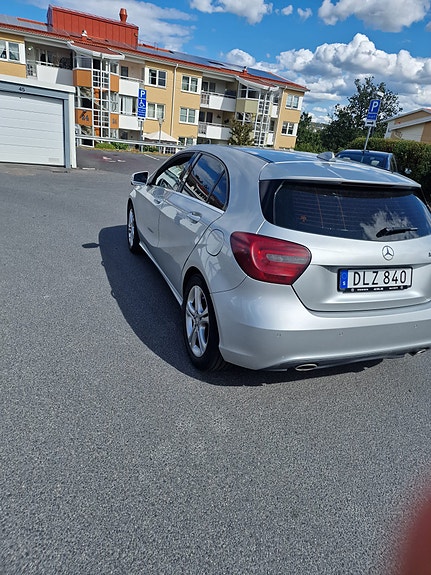 Mercedes-Benz A180 4 of 5