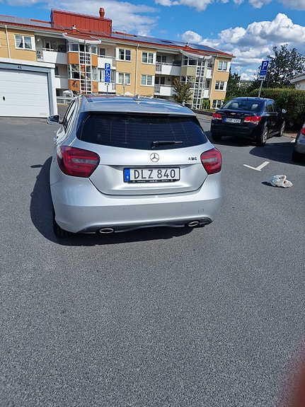 Mercedes-Benz A180 3 of 5