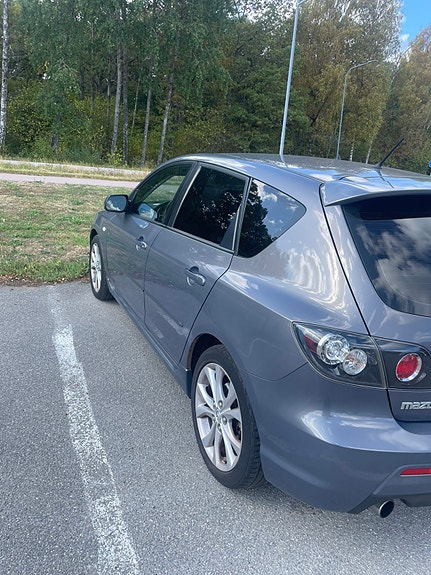 Mazda 3 4 of 6