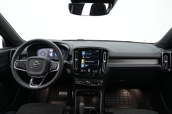 Volvo XC40 6 of 27