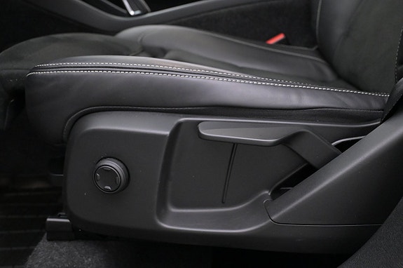Volvo XC40 10 of 27