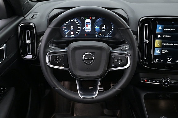 Volvo XC40 7 of 27