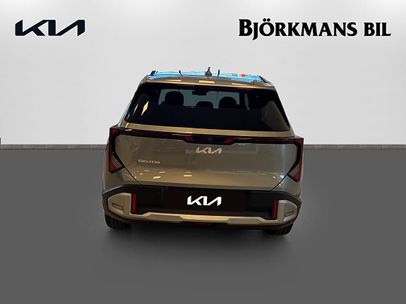 Kia Seltos 5 of 27