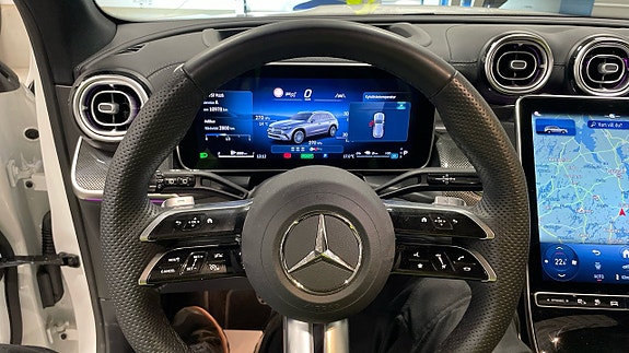 Mercedes-Benz GLC300 de 4 of 4