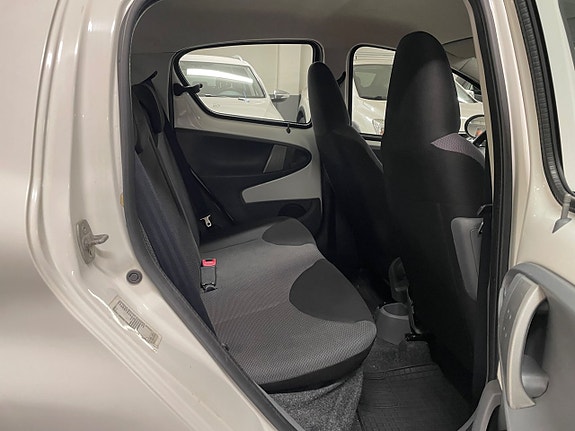 Toyota Aygo 12 of 21