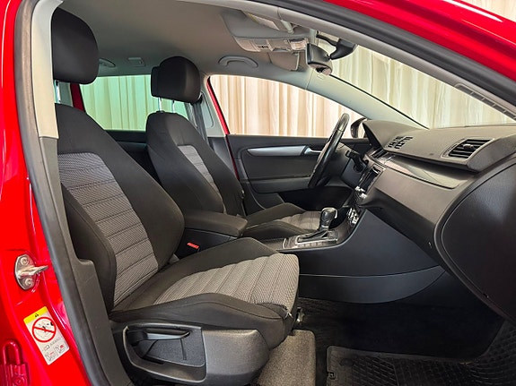 Volkswagen Passat 9 of 30