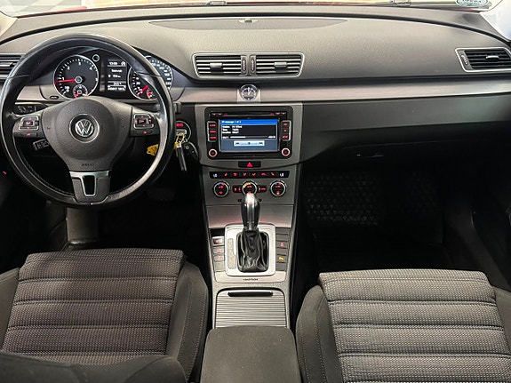 Volkswagen Passat 24 of 30