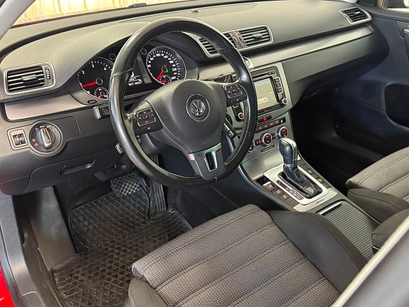 Volkswagen Passat 7 of 30