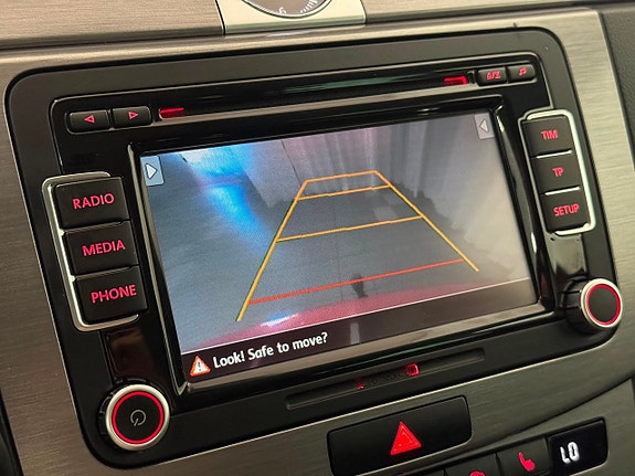 Volkswagen Passat 17 of 30