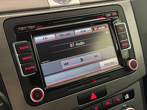 Volkswagen Passat 16 of 30