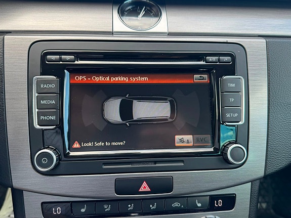 Volkswagen Passat 18 of 30