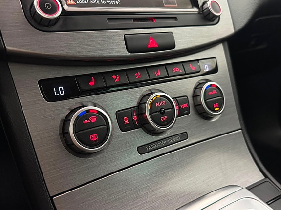 Volkswagen Passat 21 of 30