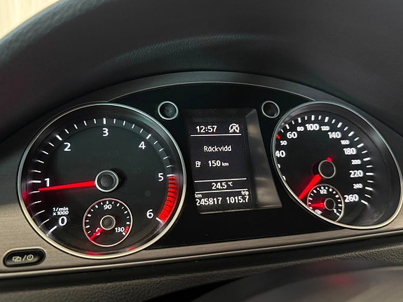 Volkswagen Passat 10 of 30