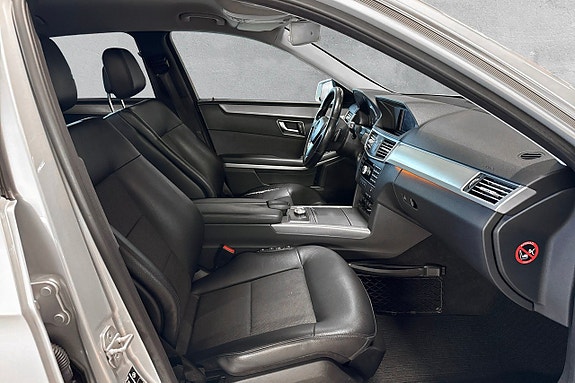 Mercedes-Benz E220 17 of 17
