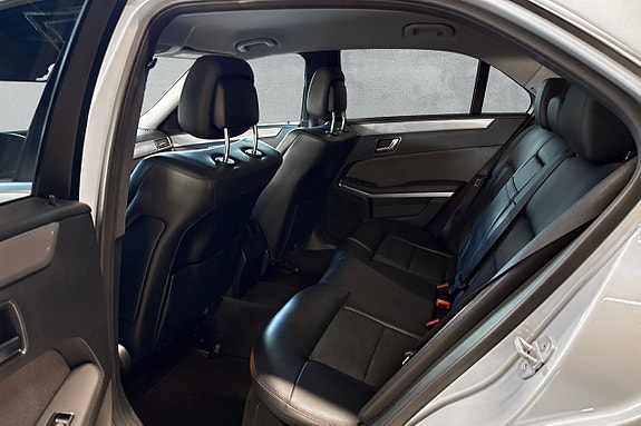 Mercedes-Benz E220 13 of 17