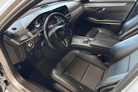 Mercedes-Benz E220 10 of 17
