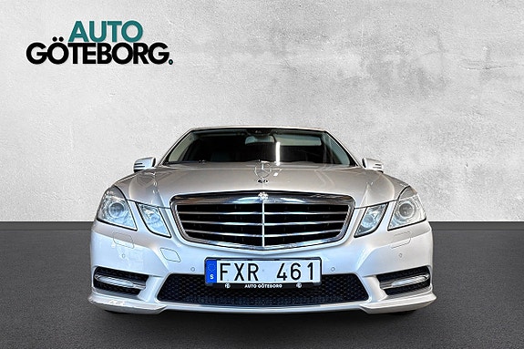 Mercedes-Benz E220 8 of 17