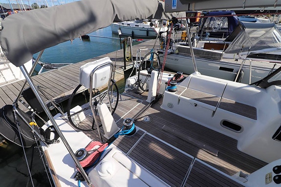 Dufour 40E Performance - 2010 4 of 12