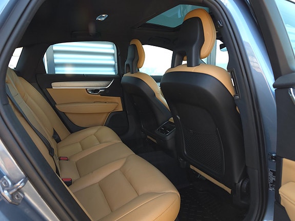 Volvo S90 10 of 15
