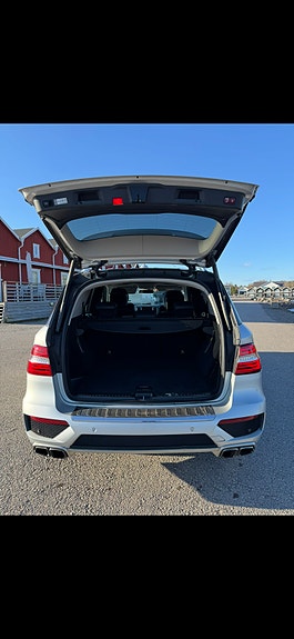 Mercedes-Benz ML63 7 of 9