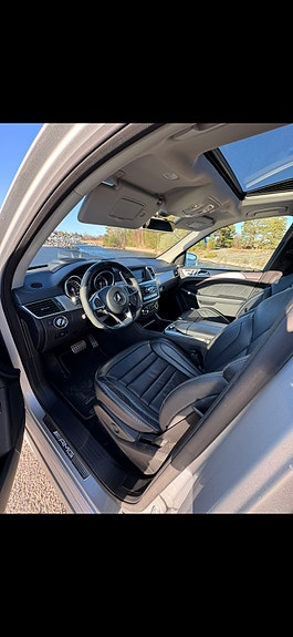Mercedes-Benz ML63 5 of 9