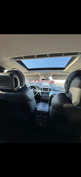 Mercedes-Benz ML63 6 of 9