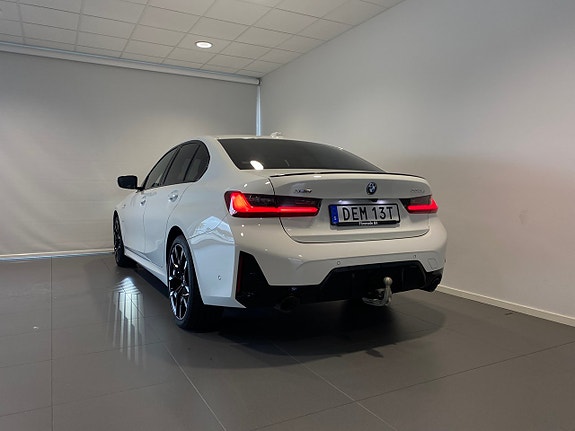 BMW 330e 11 of 13