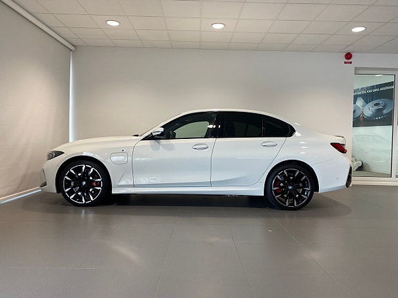 BMW 330e 2 of 13