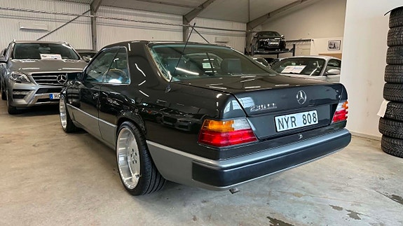 Mercedes-Benz 230 CE 22 of 28