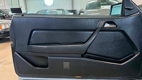 Mercedes-Benz 230 CE 27 of 28