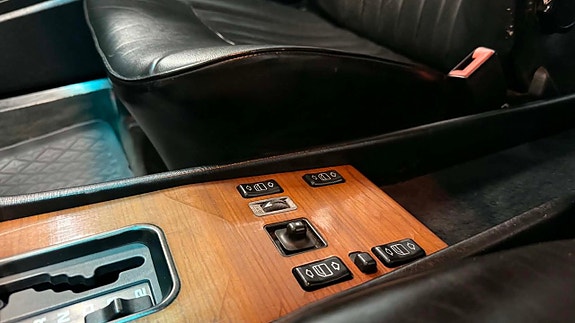 Mercedes-Benz 230 CE 28 of 28