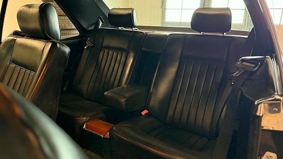 Mercedes-Benz 230 CE 15 of 28