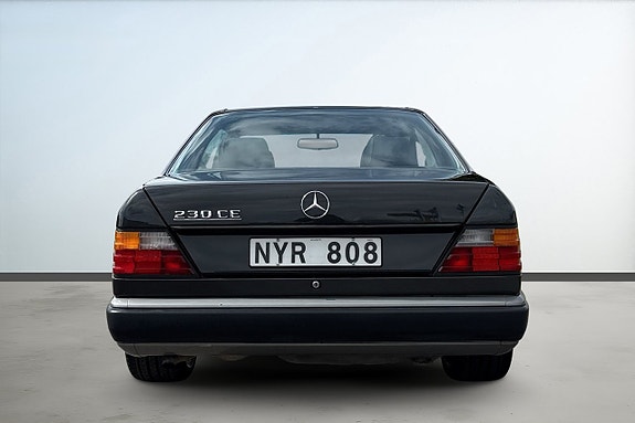 Mercedes-Benz 230 CE 4 of 28