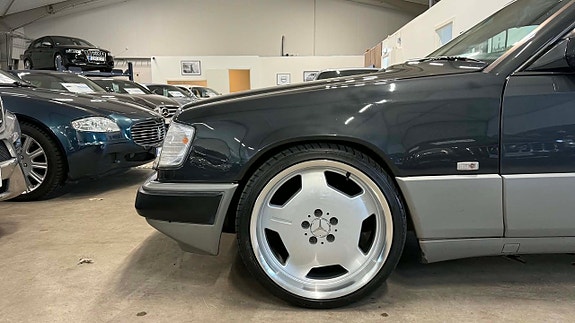 Mercedes-Benz 230 CE 19 of 28
