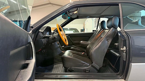 Mercedes-Benz 230 CE 12 of 28