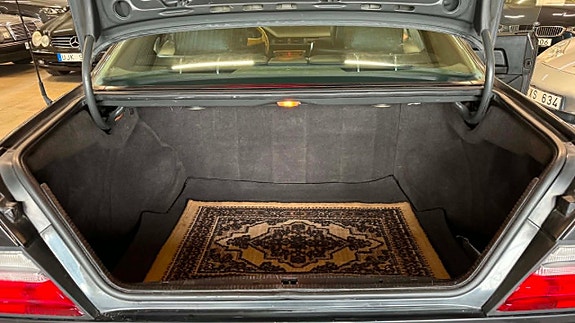 Mercedes-Benz 230 CE 17 of 28