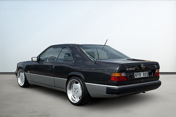 Mercedes-Benz 230 CE 3 of 28