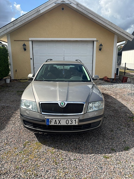 Skoda Octavia 2 of 11