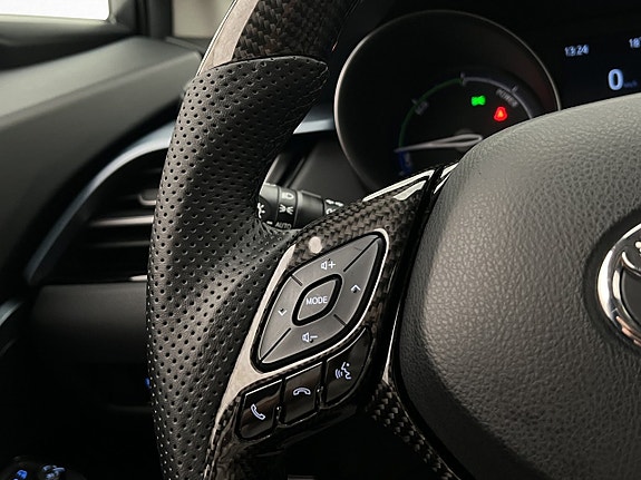 Toyota C-HR 14 of 30